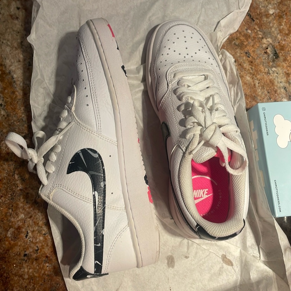 Nike Court vision low women's size 9 hot pink black and white army fatigue